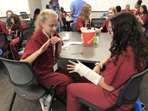 participants doing exam after splinting